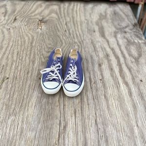 Converse size 8 Women’s or Size 6 in Men’s